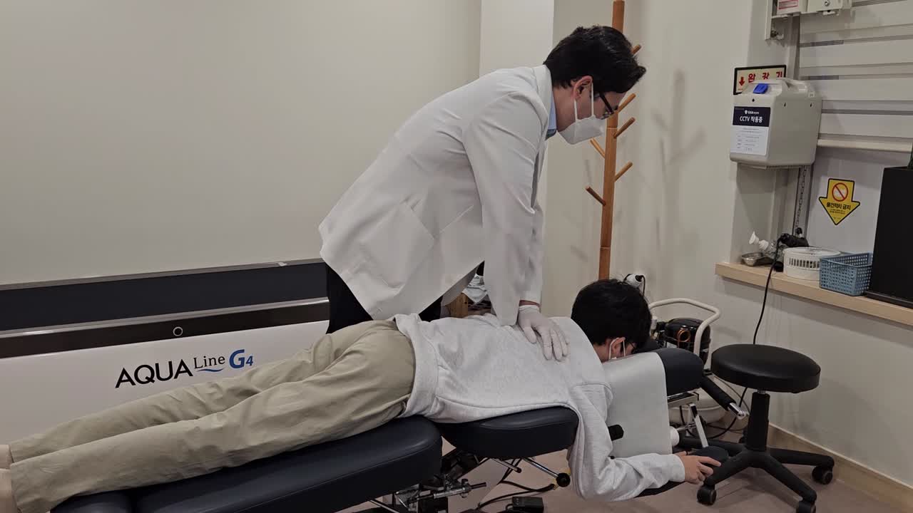허리를 삐끗했을 때, 처음 며칠은 어떻게 보내야 할까요